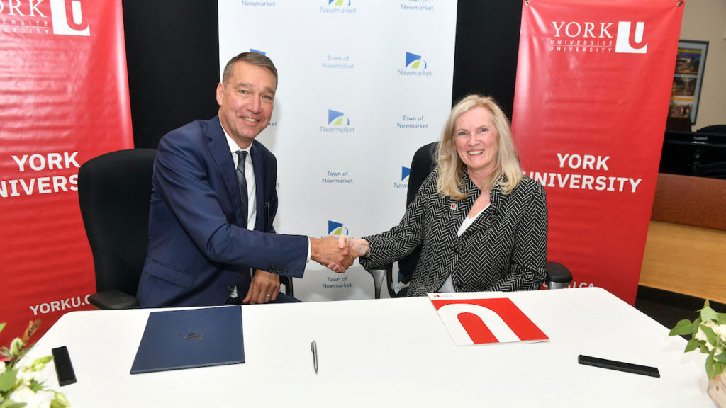 Mayor Taylor & Rhonda Lenton Shaking Hands