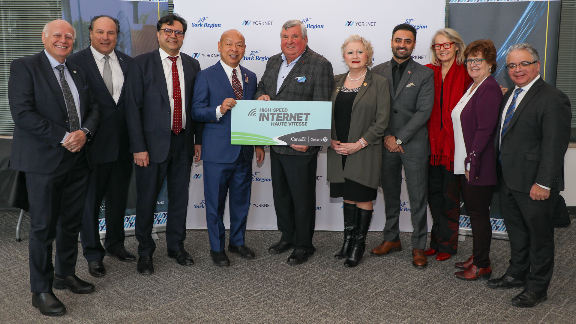 Federal, Provincial, and Regional Politicians at the announcement for broadband funding.